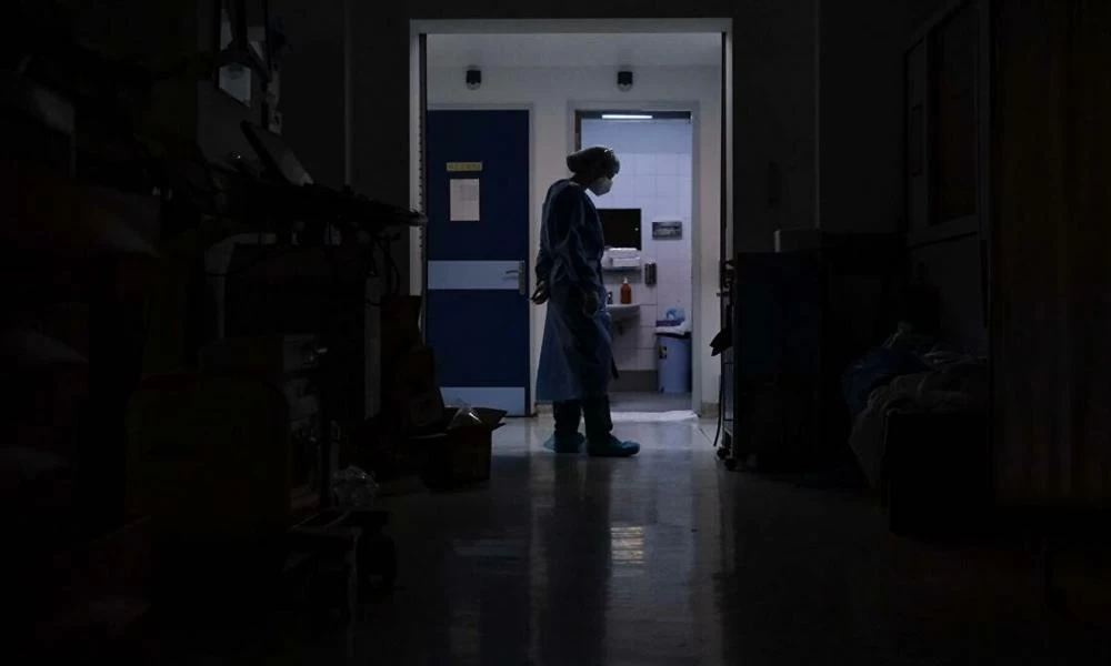 Λαμία: Σε ψυχιατρική κλινική η νοσηλεύτρια-αρνήτρια που έτρεχε γυμνή μέσα στο νοσοκομείο
